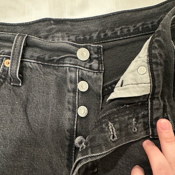 Levi’s 501 Shorts - Women’s Size 29 - Black - Picture 3 of 9